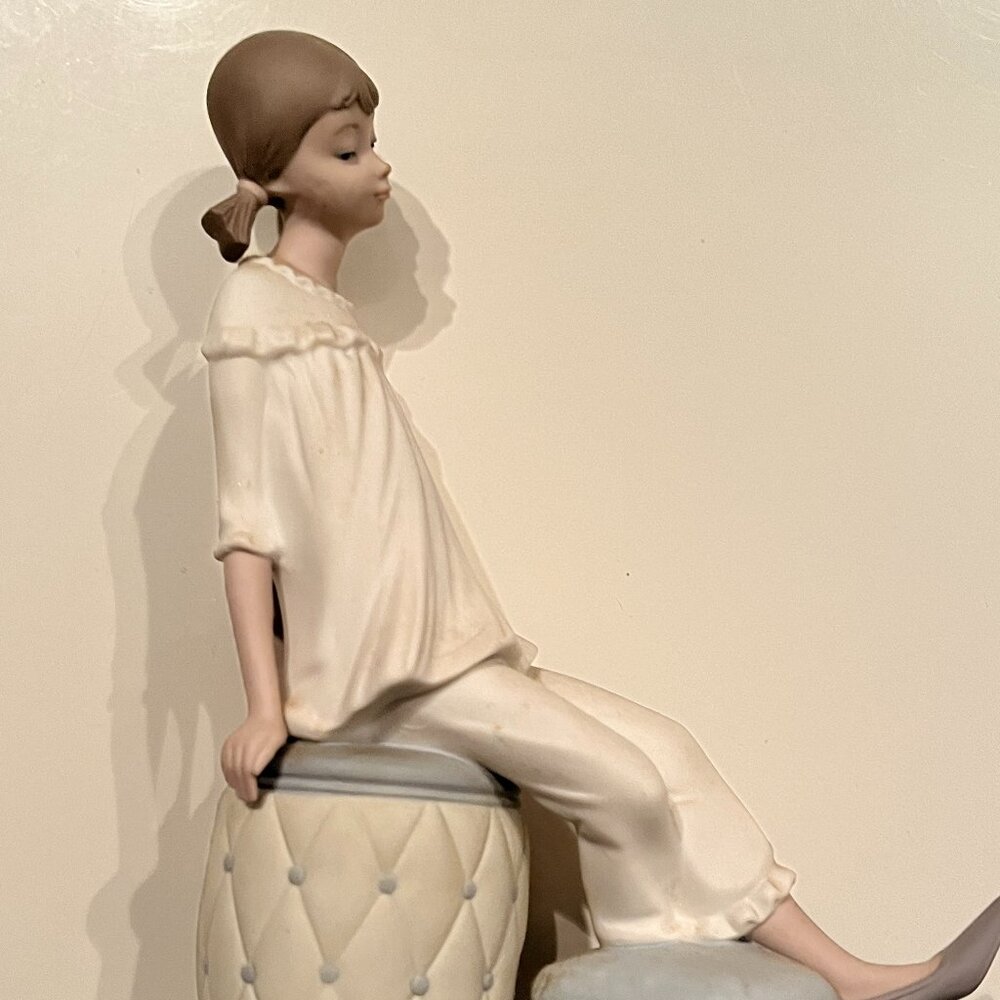 Lladro Figurine - Girl‎ with Mother's Shoe (Collectible/x)